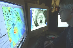  un employ du centre canadien de prvision d'ouragan